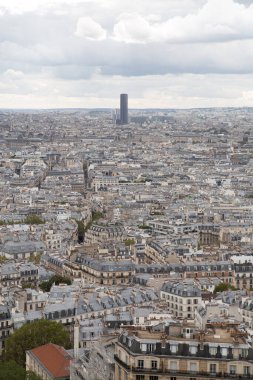 Paris 'in etkileyici manzarası ve Sacre Coeur Bazilika Çan Kulesi' nin tepesinden Montparnasse Kulesi. Yüksek kalite fotoğraf