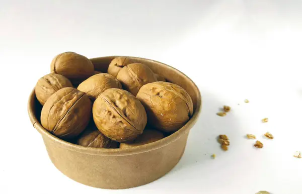 Sert kabuklu, yenilebilir çekirdekli, olgun, büyük cevizler.