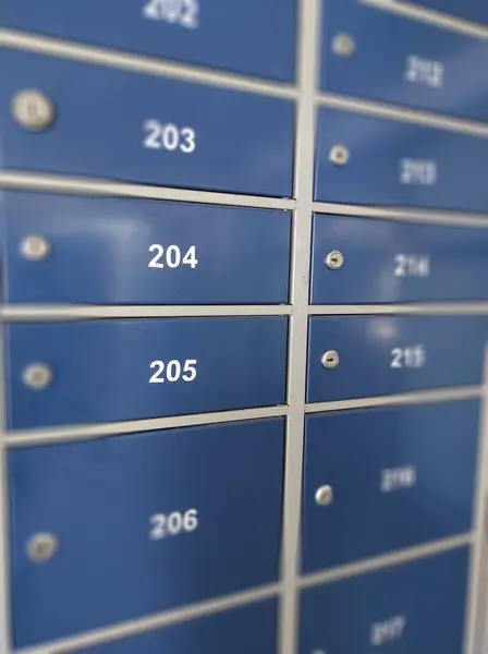 Mektup ve mektup almak için numaralandırılmış posta kutuları