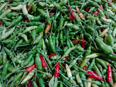 Yeşil biberli arka plan. Markette taze sebzeler.