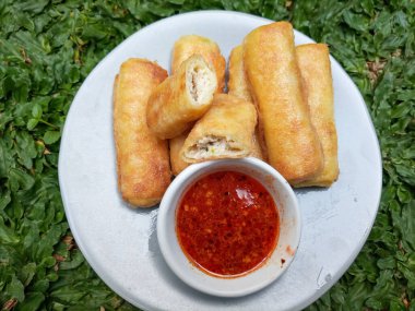 Çin usulü kızarmış börek. 