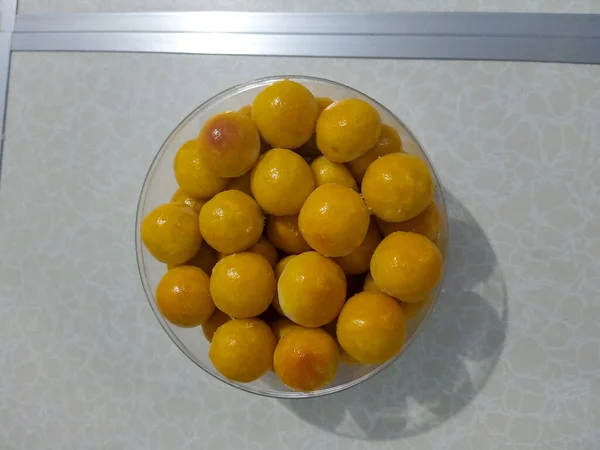 Eine Nahaufnahme Von Frischen Orangen Auf Einem Teller — Stockfoto