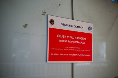 MRT Blok M istasyonu hakkındaki bilgi broşürü ulaşım alanında hayati önem taşıyor