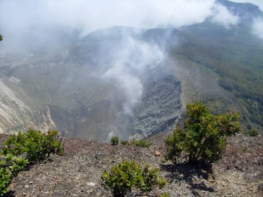 Gede Pangrango Dağı 'nın aktif kraterinin görüntüsü, Batı Java, Endonezya