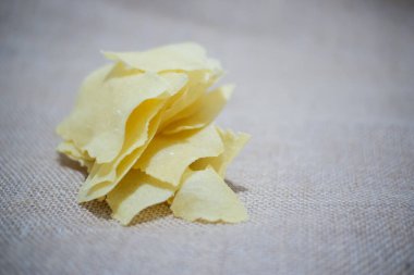 Çiğ Java Krakerleri. Java, Endonezya 'dan pirinç ve pirinç krakerleri.