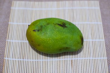 taze yeşil mango meyve