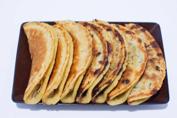 Ev yapımı tatlı martabak servis edilmeye hazır.