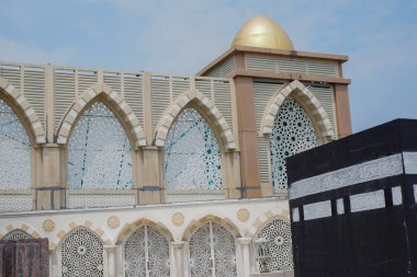 Blok M 'deki Nurul İman Camii' nin güzel dış görünüşü Orta Doğu ya da Mısır Konsepti.