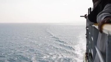 Banten, Endonezya, 13 Nisan 2024: adalar arası ulaşım için denizden geçen feribot atmosferi