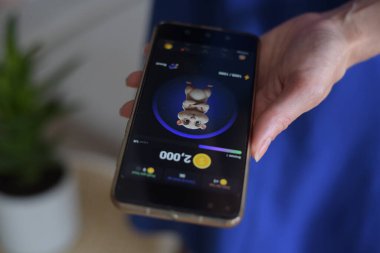 iPhone ekranında Hamster Kombat telgraf robotu. 