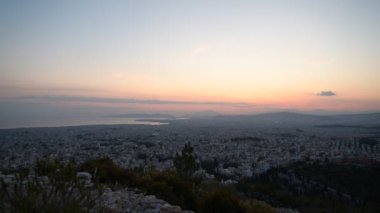 Günbatımında Atina şehrinin zamanı. Yüksek kalite 4k görüntü