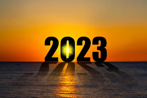 Silhouet Van Nummers 2023 Boven Oceaan Bij Zonsopgang Concept Van — Stockfoto