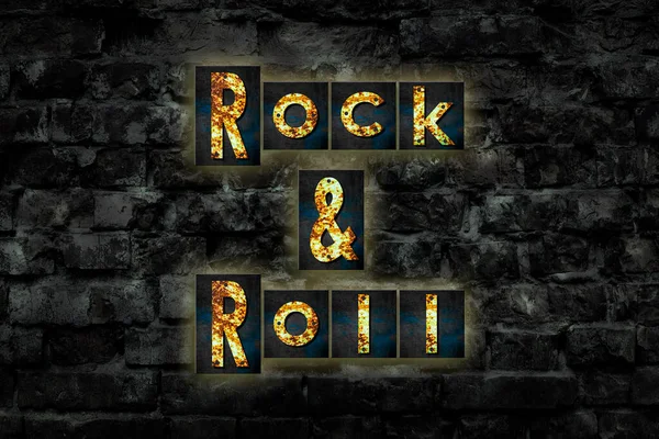摇滚摇滚 用生锈的铁字写在古老的砖墙上音乐的方向 音乐风格 设计要素 免版税图库照片