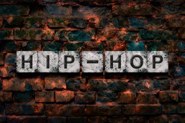 Hip Hop. Taş bloklardaki kelimeler, eski moda tuğlaların duvarları. Müzikte yön. Müzikal stil. Tasarım ögesi.