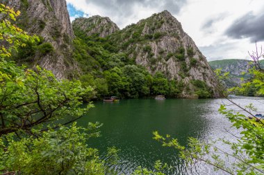 Kuzey Makedonya. Popüler bir turizm beldesi Matka Kanyonu 'dur. Çekicilik. Seyahatler. Avrupa.