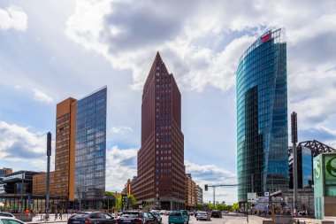 Berlin. Almanya. 7 Mayıs. 2023. Berlin. Güzel, modern cam binalar. Avrupa Mimari Gezileri