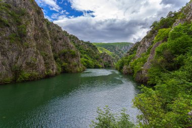 Kuzey Makedonya. Popüler bir turizm beldesi Matka Kanyonu 'dur. Çekicilik. Seyahatler. Avrupa.