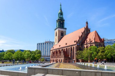 Berlin. Almanya. 7 Mayıs 2023. Berlin 'deki güzel, eski kilise Avrupa Mimarisi Almanya