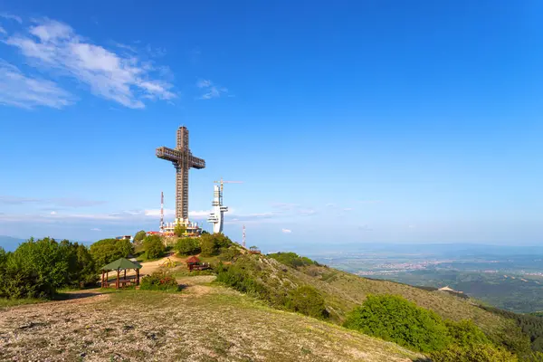 斯科普里马其顿北部 2023年5月17日千禧年十字勋章 建于2002年的沃德诺山顶 以纪念马其顿基督教2000周年 免版税图库图片