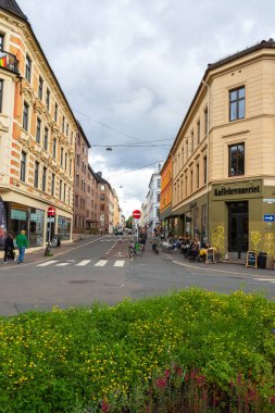 Oslo, Norveç. - 10. Ağustos. 2023 Güzel eski evler ve küçük kafeler. Norveç 'in Mimarı.