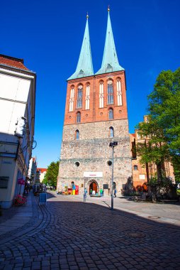 Berlin. Almanya. 7 Mayıs 2023. Berlin 'deki güzel, eski kilise Avrupa Mimarisi Almanya