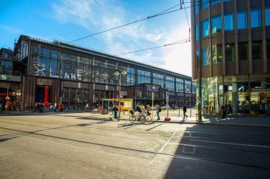 Berlin. Almanya. 7 Mayıs 2023. Berlin. Berlin sokaklarındaki güzel, modern ve eski binalar. Mimarlık. Avrupa