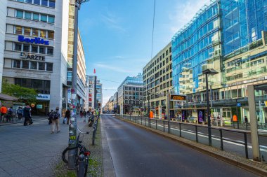 Berlin. Almanya. 7 Mayıs 2023. Berlin. Berlin sokaklarındaki güzel, modern ve eski binalar. Mimarlık. Avrupa