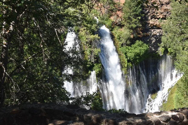 Vodopád Burney Falls Kalifornské Parky — Stock fotografie