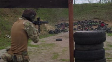 Ağır çekimde karabina atışı