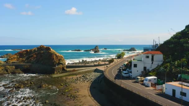 Tenerife Nin Kuzeyindeki Kayalık Sahil Şeridi Şirin Renkli Köylü Almaciga — Stok video