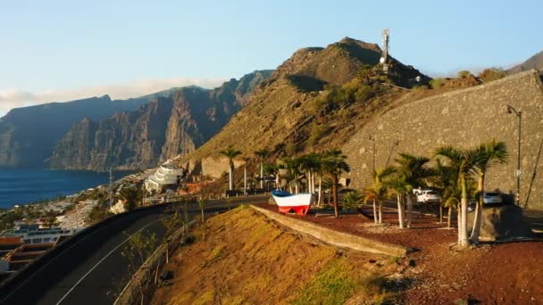 Touristin Genießt Meereslandschaft Von Aussichtsplattform Mirador Archipenque Sehr Schöner Aussichtspunkt — Stockvideo