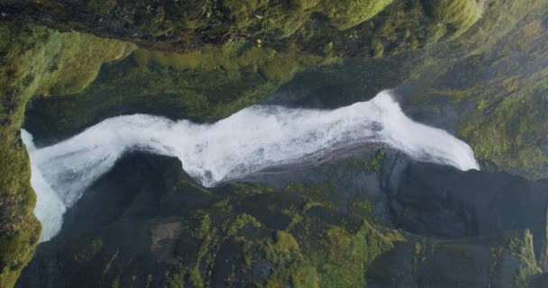 欧洲冰岛谷地的Fjadrargljufur峡谷奇形怪状陡峭的悬崖岩层和蜿蜒的河流 — 图库视频影像