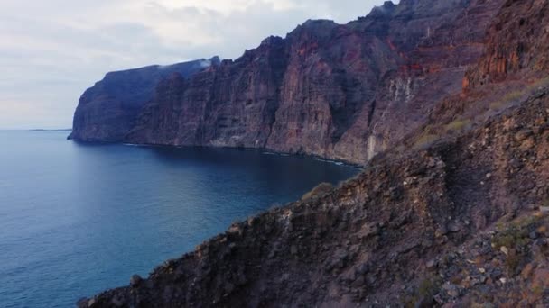 Karanlık Doğa Dağ Uçurumları Gece Deniz Manzarası Derin Okyanus Arka — Stok video