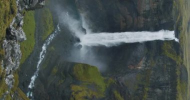 İzlanda 'daki en güzel Haifoss şelalesi..