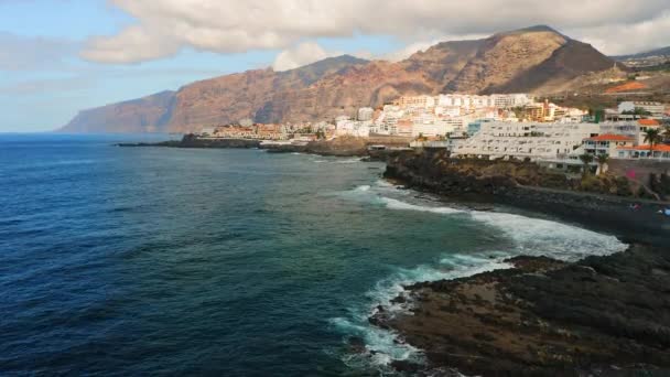 Resort Kota Pantai Pulau Vulkanik Tenerife Gelombang Laut Tenang Kecelakaan — Stok Video