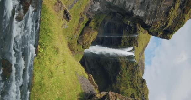 アイスランド南部のクヴェルヌフォスの滝 黄金のリング自然コンセプトの美しさ — ストック動画