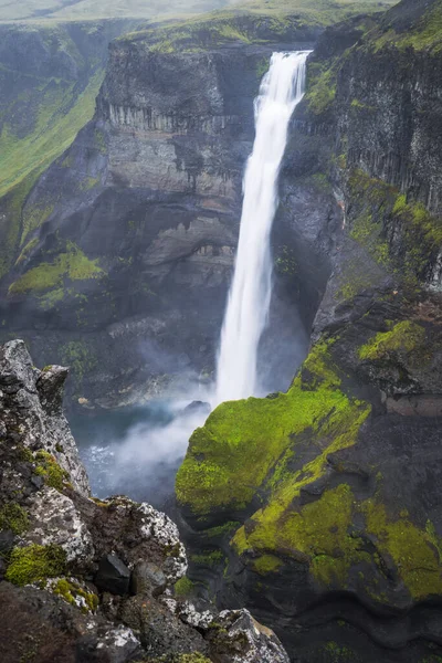 グランニ滝と渓谷 アイスランドのThjorardalur渓谷の狭い峡谷の滝 — ストック写真