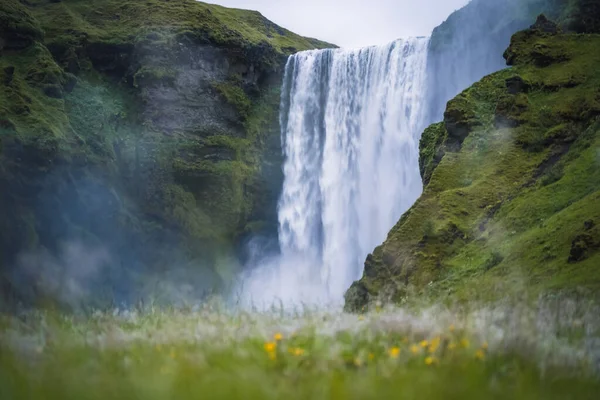 冰岛南部著名的Skogarfoss瀑布 — 图库照片