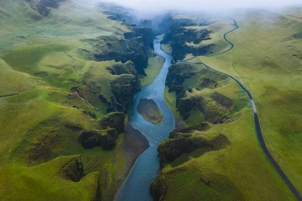 Aerial View Fjadrargljufur Vulkanikus Kanyon Izland Hangulatos Felhős Időjárás — Stock Fotó