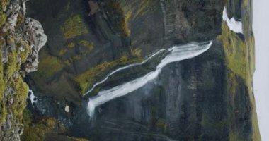 İzlanda 'daki en güzel Haifoss şelalesi..