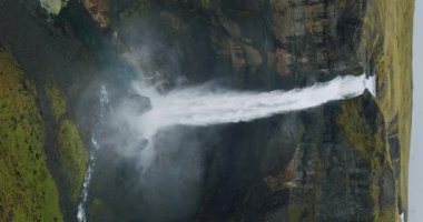İzlanda 'daki en güzel Haifoss şelalesi..