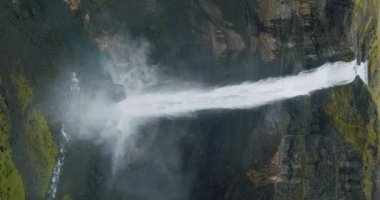 İzlanda 'daki en güzel Haifoss şelalesi..