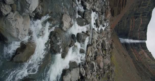 Hengifoss Wasserfall Und Gebirgsfluss Ost Island — Stockvideo