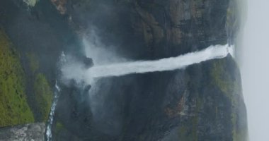 İzlanda 'daki en güzel Haifoss şelalesi..