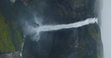 İzlanda 'daki en güzel Haifoss şelalesi..