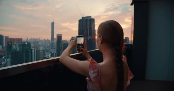 Girl Using Phone Record Video Huge Modern City Kuala Lumpur — Wideo stockowe