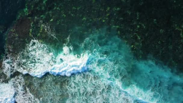 Aerial Top View Waves Crashing Coastal Rocks Making White Foam — Stockvideo