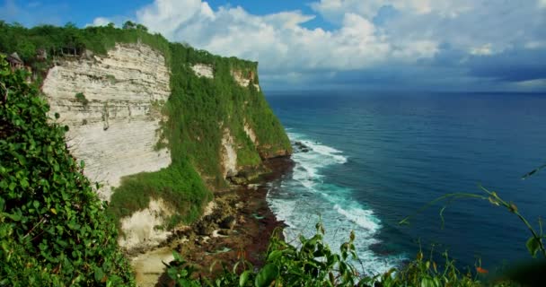 Stone Cliffs Immersed Tropical Greenery Blue Ocean Waves Foaming Background — Stockvideo