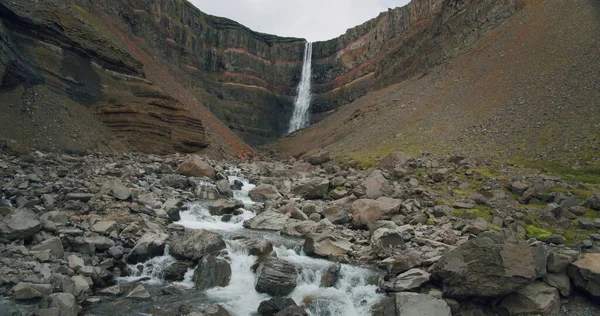 Hengifoss Cascata Fiume Montagna Islanda Orientale — Foto Stock