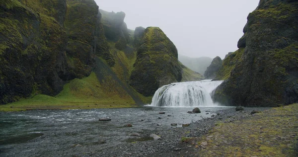 Piękny Wodospad Stjornarfoss Niedaleko Kirkjubaejarklaustur Południowym Wybrzeżu Islandii — Zdjęcie stockowe